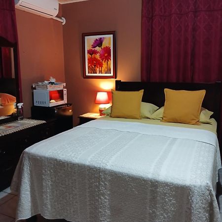 Ultimate Freedom Bed And Breakfast Santa Cruz ภายนอก รูปภาพ