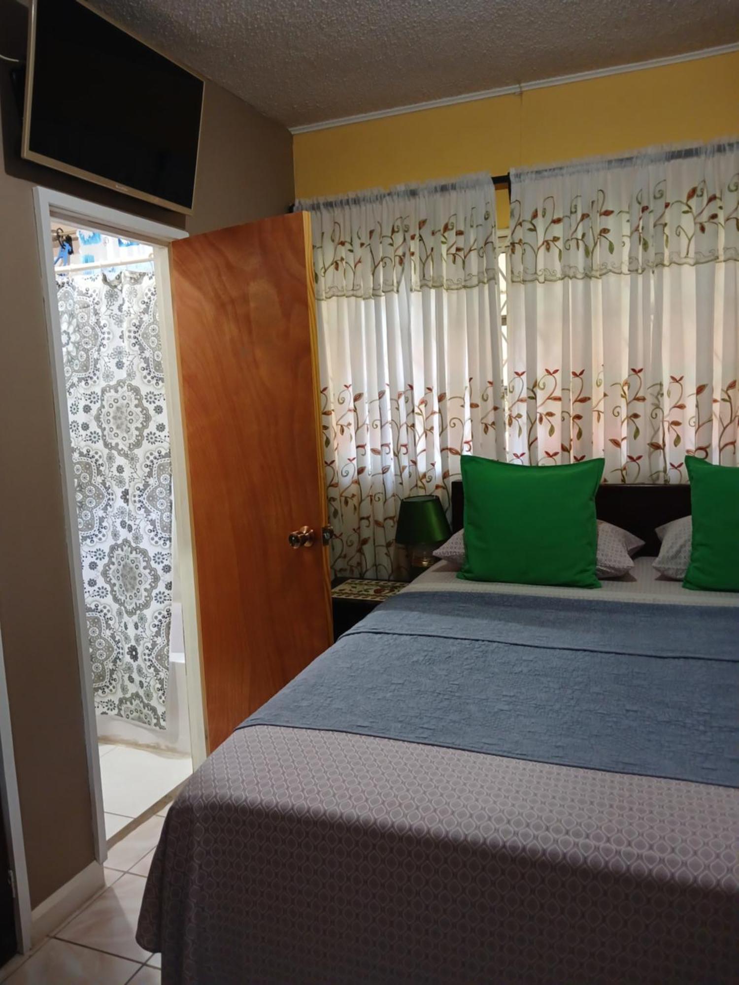 Ultimate Freedom Bed And Breakfast Santa Cruz ภายนอก รูปภาพ