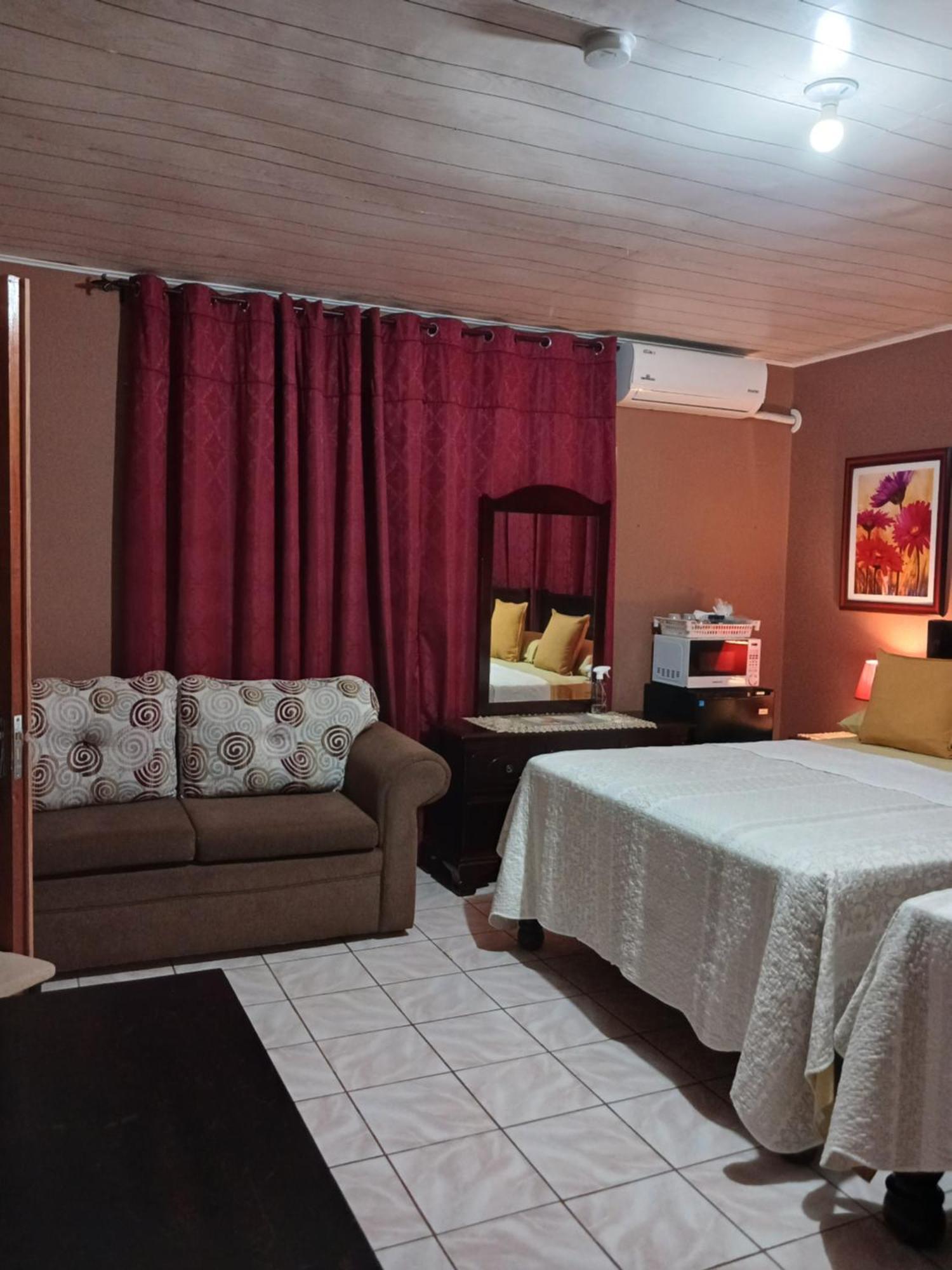 Ultimate Freedom Bed And Breakfast Santa Cruz ภายนอก รูปภาพ